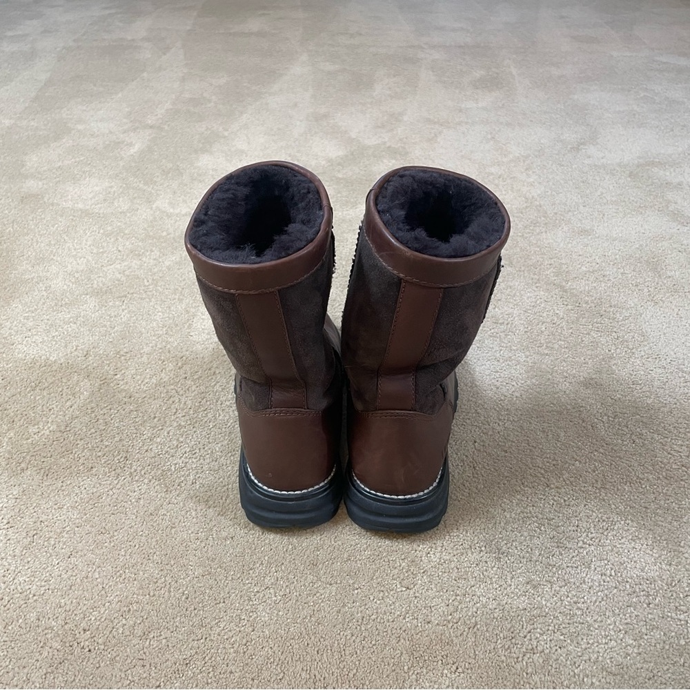 UGG Women's 5 Brown leather suede Shearling-Lined Winter Boots - Picture 4 of 5